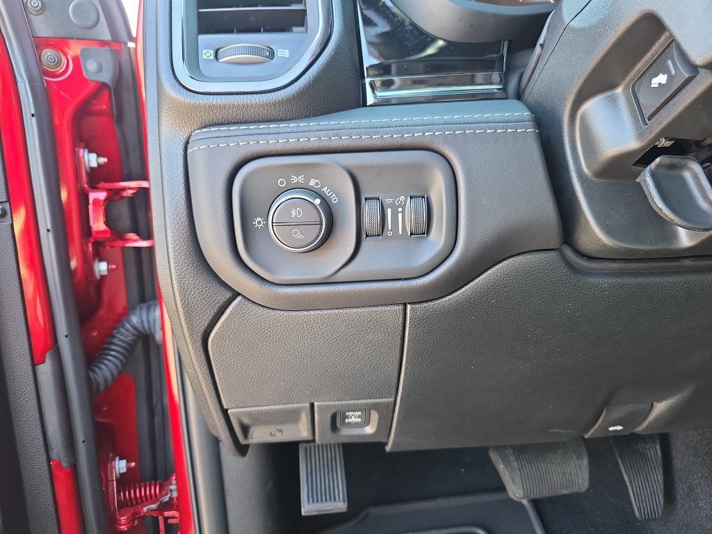 Used 2026 RAM 2500 Limited AWD/4WD image 21