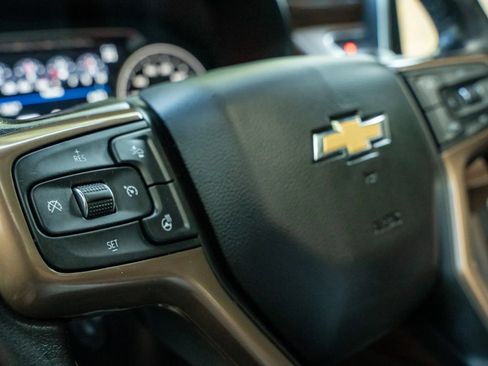 Used 2021 Chevrolet Suburban High Country w/ Premium Package AWD/4WD image 27