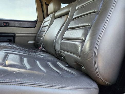 Used 2003 HUMMER H2 w/ Preferred Equipment Group image 18