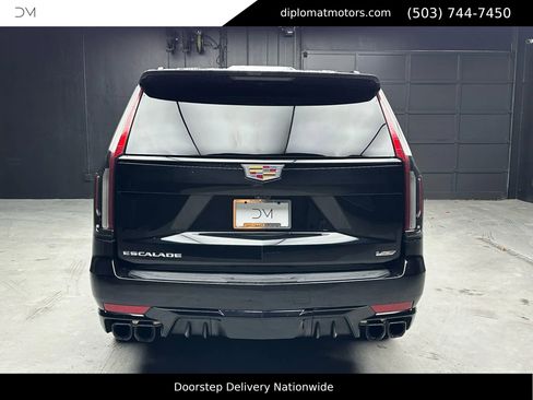 Used 2023 Cadillac Escalade V image 6