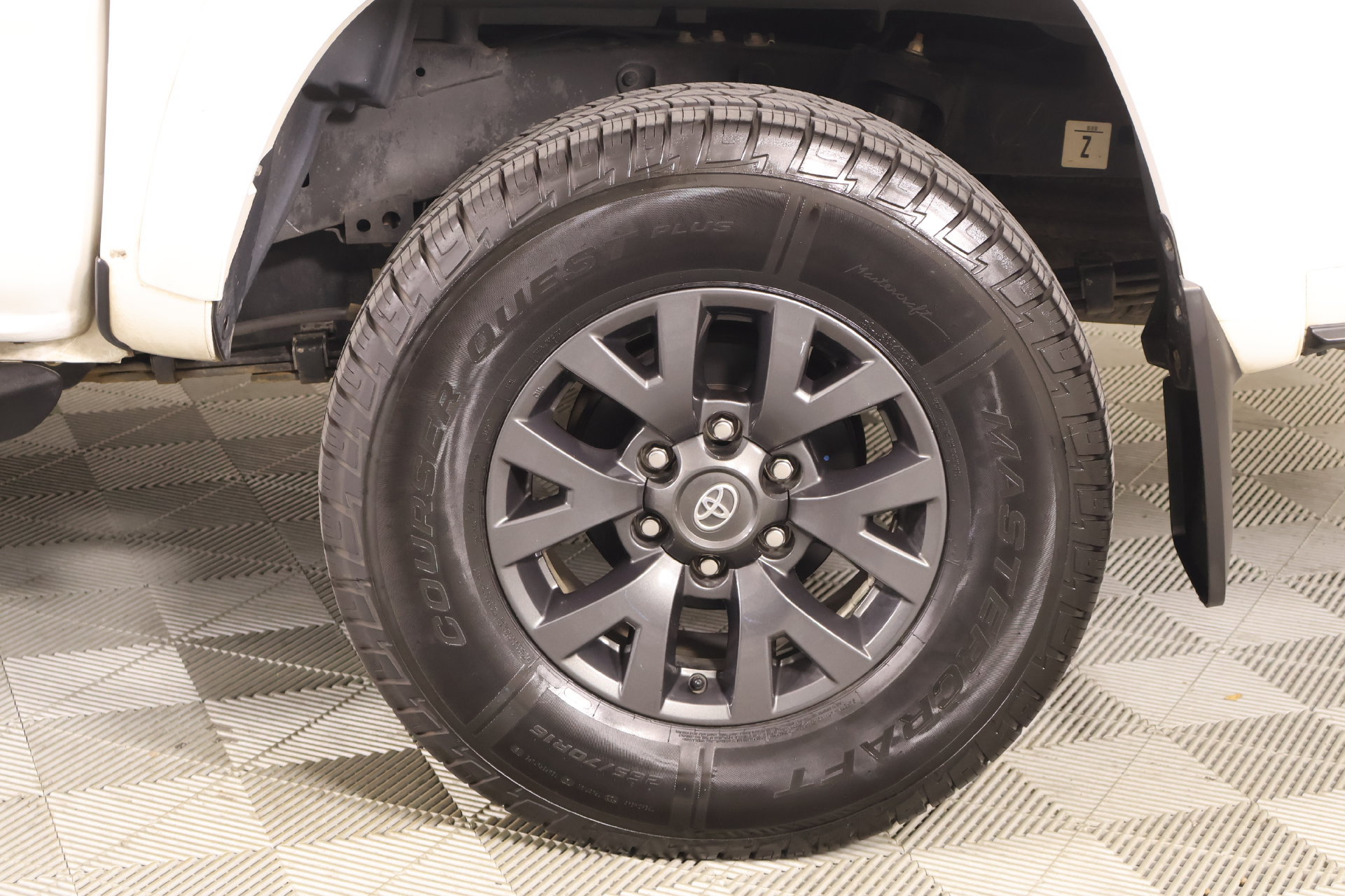 Used 2022 Toyota Tacoma SR5 w/ SR5 Appearance Package (SM) RWD image 17