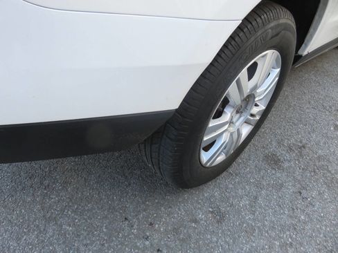 Used 2013 Cadillac SRX Luxury image 40