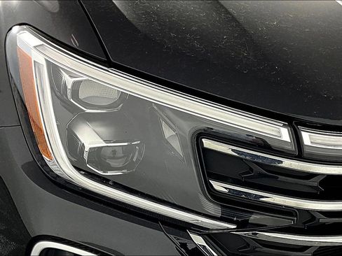 Used 2024 Volkswagen Atlas SE image 28