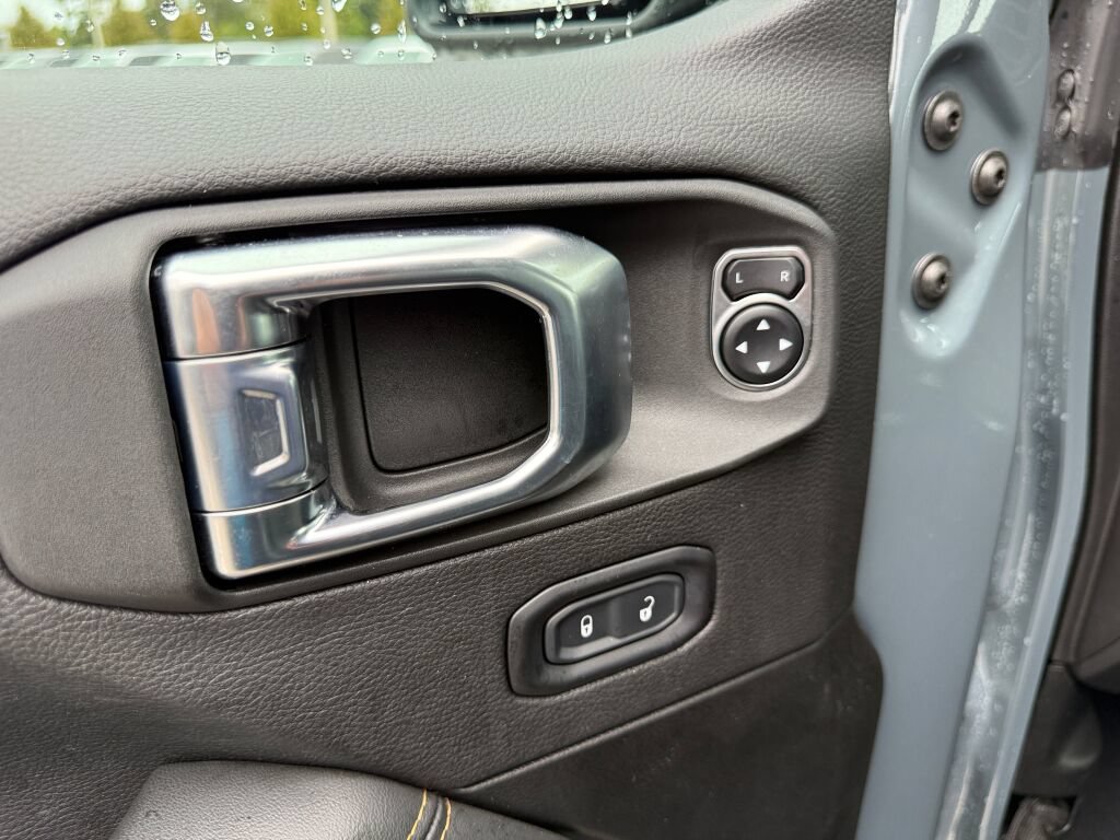 Used 2026 Jeep Wrangler Unlimited Sahara AWD/4WD image 18