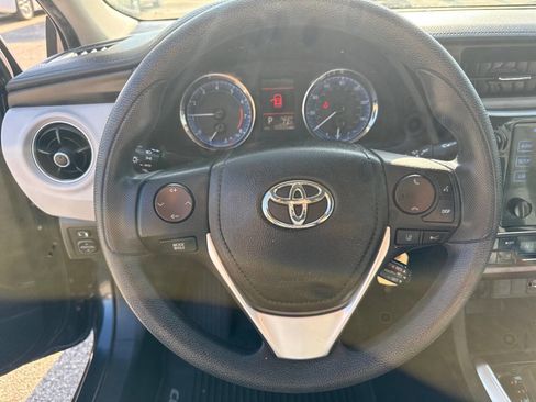 Used 2018 Toyota Corolla LE FWD image 13