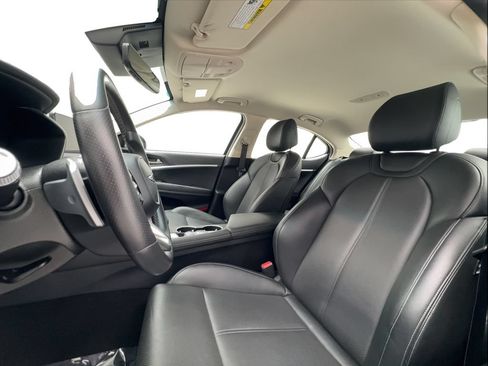 Used 2025 Genesis G70 2.5T RWD image 18