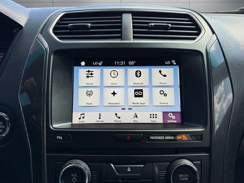 Used 2018 Ford Explorer XLT w/ Equipment Group 202A AWD/4WD image 36