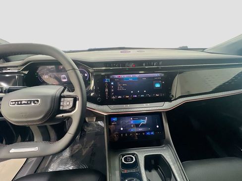 Used 2025 Jeep Wagoneer S Limited image 25