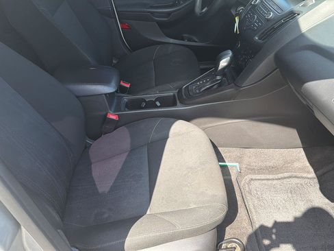 Used 2018 Ford Focus SE FWD image 18