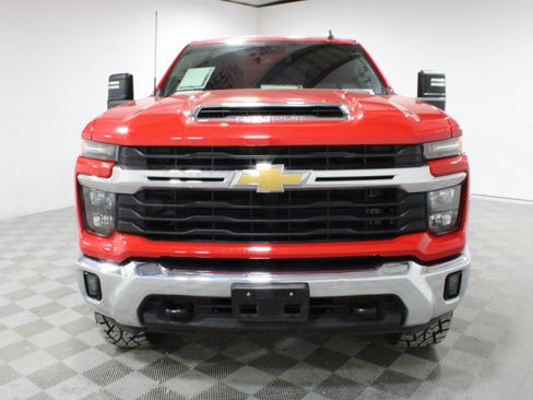 Used 2024 Chevrolet Silverado 2500 LT AWD/4WD image 30