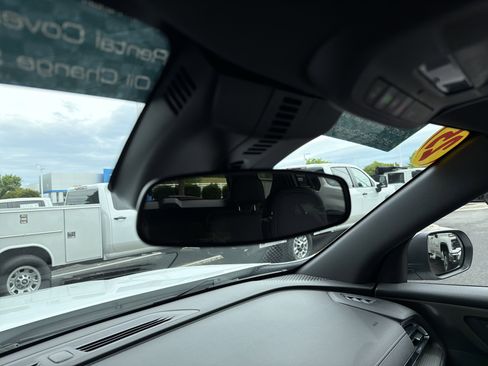 Used 2025 Chevrolet Traverse LT AWD/4WD image 27