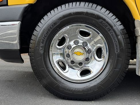 Used 2014 Chevrolet Express 3500 image 10