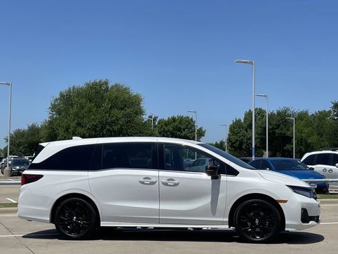 Certified 2025 Honda Odyssey Sport-L image 3