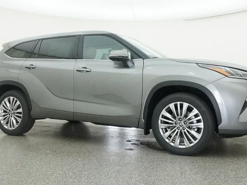 New 2026 Toyota Highlander Platinum AWD/4WD image 28