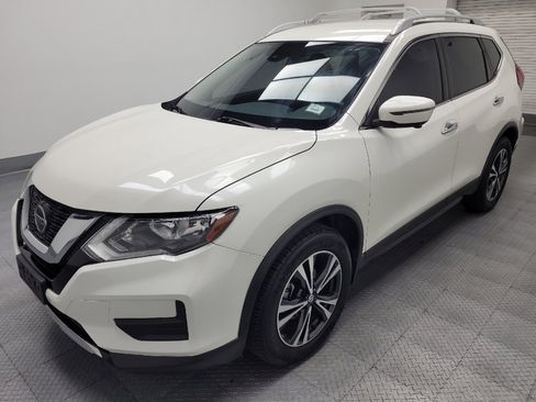 Used 2020 Nissan Rogue SV w/ Premium Package FWD image 2