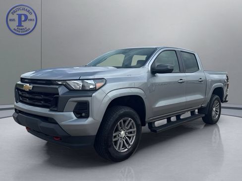 Used 2023 Chevrolet Colorado LT w/ LT Convenience Package II AWD/4WD image 3