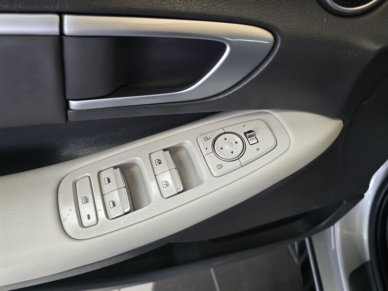Used 2025 Hyundai Sonata SEL FWD image 17