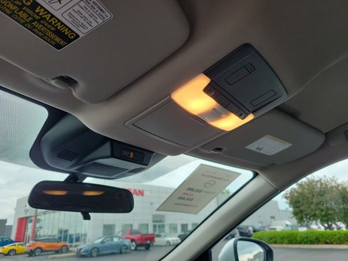 Used 2025 Nissan Rogue SV FWD image 30
