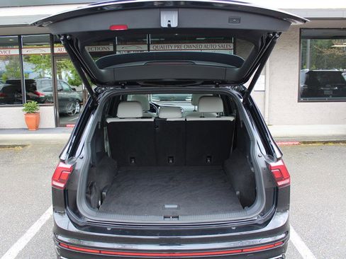 Used 2022 Volkswagen Tiguan SE R-Line image 25