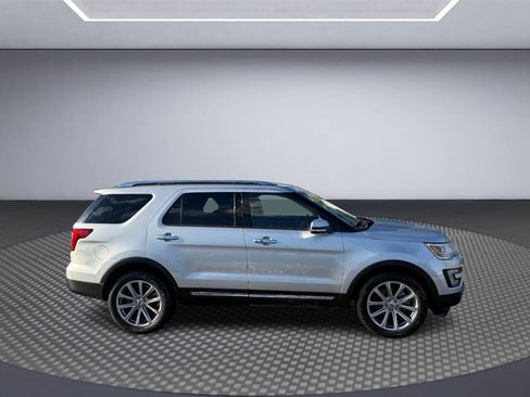 Used 2017 Ford Explorer Limited image 8