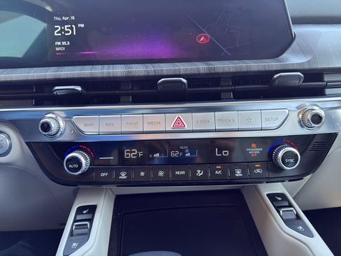 Used 2025 Kia Telluride SX FWD image 21