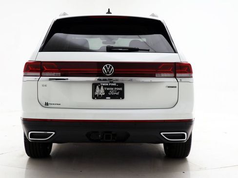 Used 2025 Volkswagen Atlas SE AWD/4WD image 7