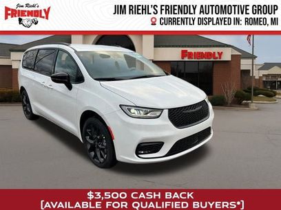 New 2026 Chrysler Pacifica Select