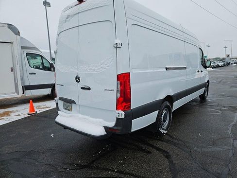 Used 2024 Mercedes-Benz Sprinter 2500 image 3