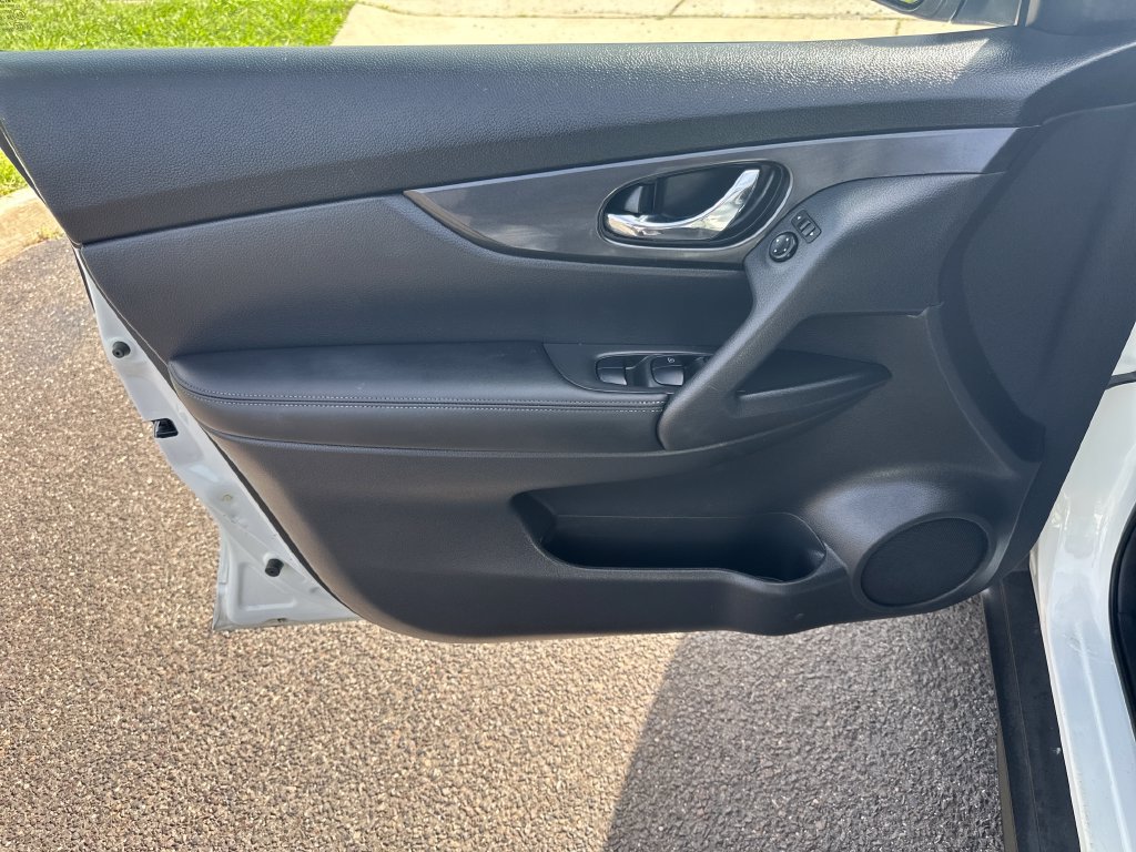 Used 2019 Nissan Rogue SV AWD/4WD image 12