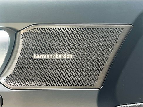 Used 2023 Volvo XC40 Recharge Ultimate image 19