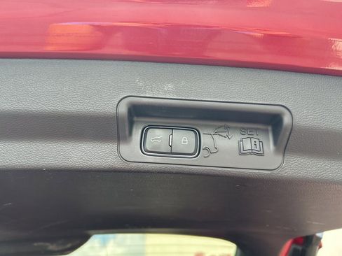 Used 2022 Ford Explorer XLT w/ Equipment Group 202A image 27