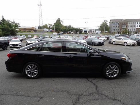 Used 2022 Toyota Avalon XLE image 8