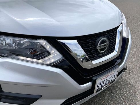 Used 2018 Nissan Rogue SV AWD/4WD image 29
