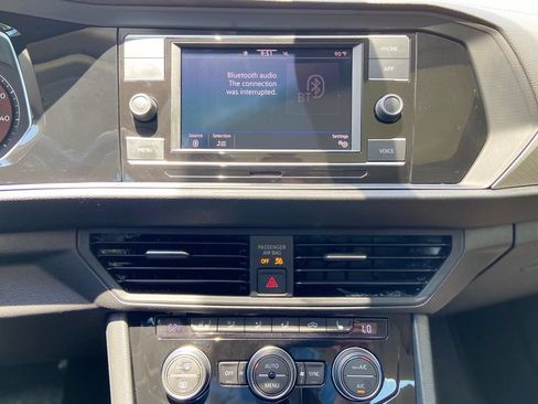 Used 2020 Volkswagen Jetta SE w/ SE Cold Weather Package FWD image 23