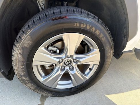 Used 2025 Toyota RAV4 XLE AWD/4WD image 12