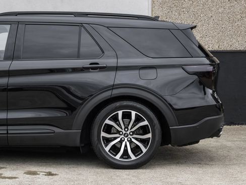 Used 2021 Ford Explorer ST w/ Equipment Group 401A AWD/4WD image 12