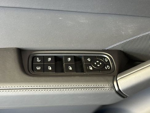 New 2026 Porsche Cayenne S image 13