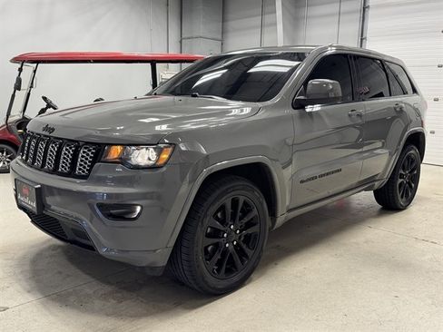 Used 2020 Jeep Grand Cherokee Altitude AWD/4WD image 3