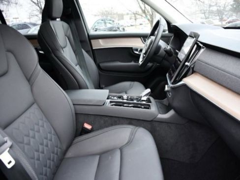 Used 2025 Volvo XC90 B6 Plus image 23