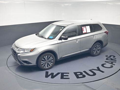 Used 2020 Mitsubishi Outlander ES image 20