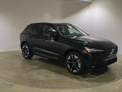 Certified 2026 Volvo XC60 B5 Plus AWD/4WD image 7