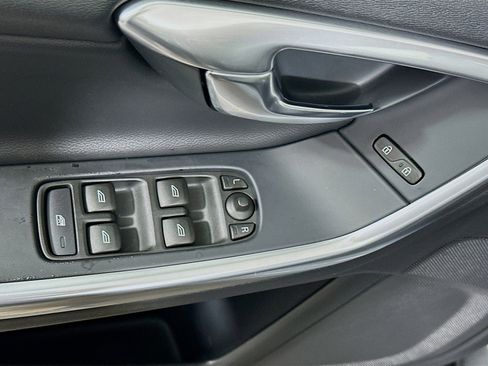 Used 2018 Volvo V60 T5 Dynamic AWD/4WD image 15