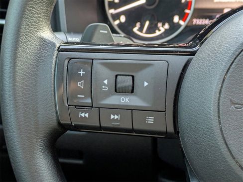 Used 2022 Nissan Rogue SV image 25