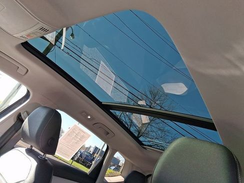 Certified 2025 Volkswagen Taos SEL w/ Black Wheel Plus Package image 14