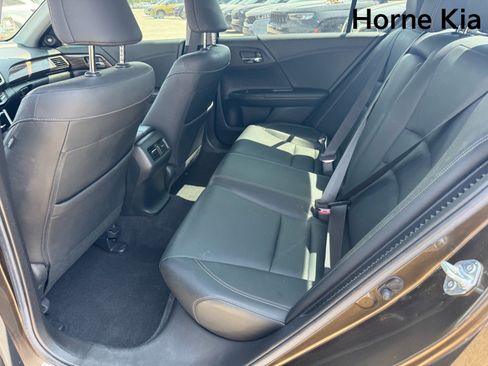 Used 2017 Honda Accord Touring image 12