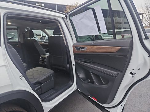 New 2026 Volkswagen Atlas SE image 28