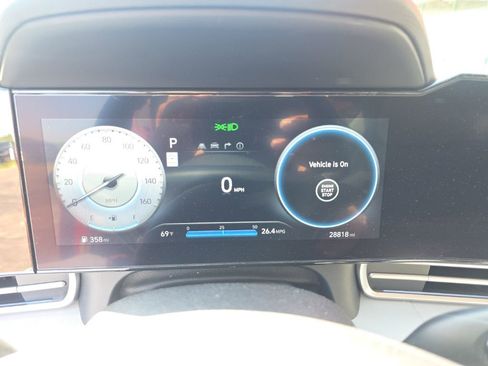 Used 2025 Hyundai Elantra Limited FWD image 12