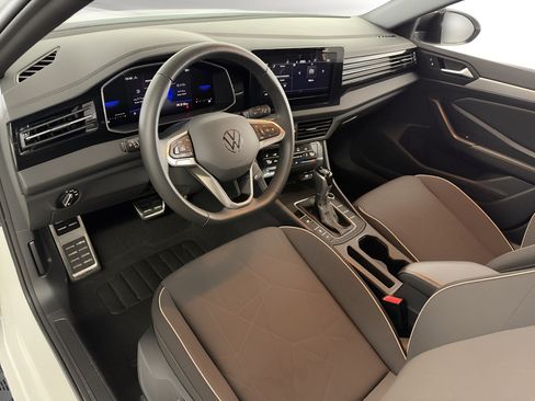 Used 2025 Volkswagen Jetta Sport FWD image 4