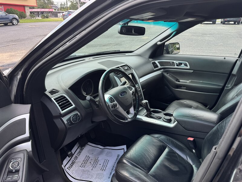 Used 2014 Ford Explorer XLT w/ Equipment Group 202A AWD/4WD image 10