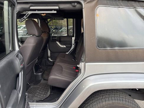 Used 2015 Jeep Wrangler Unlimited Sahara w/ Max Tow Package image 7